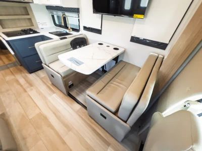 2027 Thor Motor Coach QUANTUM — photo 8 view