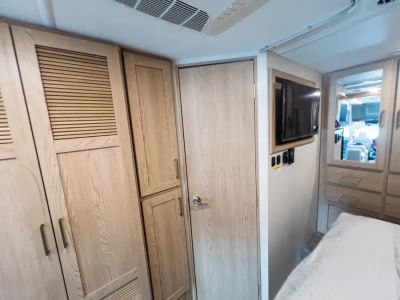 2027 Thor Motor Coach QUANTUM — photo 15 view