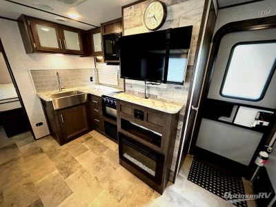 2020 Dutchmen Coleman Light — photo 11 view