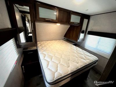 2020 Dutchmen Coleman Light — photo 7 view