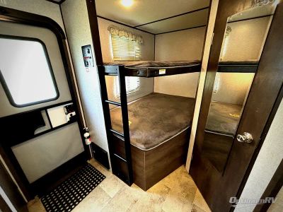 2020 Dutchmen Coleman Light — photo 12 view