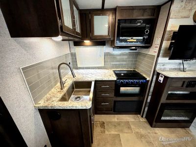 2020 Dutchmen Coleman Light — photo 8 view