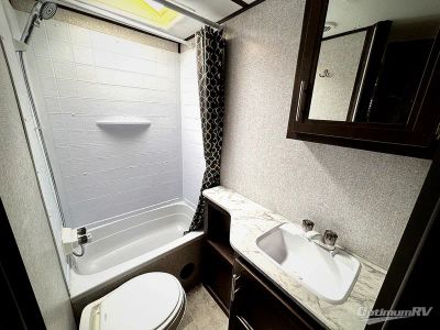 2020 Dutchmen Coleman Light — photo 15 view