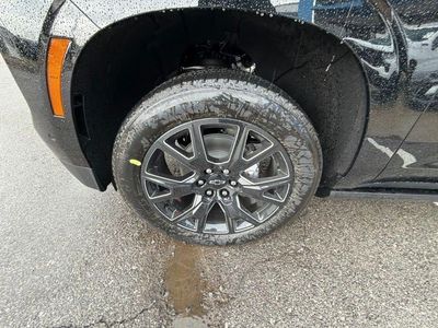 2026 Chevrolet Suburban — photo 9 view
