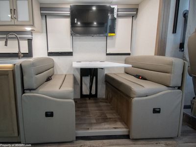 2026 Thor Motor Coach Hurricane - Photo 8