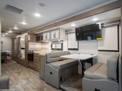 2026 Thor Motor Coach Hurricane - Photo 7