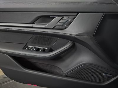 2026 Porsche Taycan - Photo 22