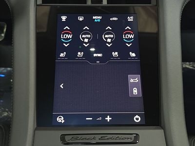 2026 Porsche Taycan - Photo 19