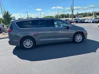 2023 Chrysler Pacifica — detail view