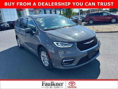 2023 Chrysler Pacifica Touring L FWD in Ceramic Gray Clearcoat — front three-quarter view