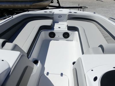 2025 Hurricane SunDeck Sport 218 OB - Photo 11