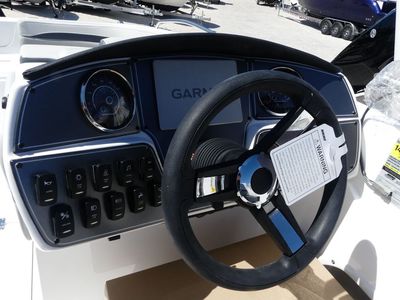 2025 Hurricane SunDeck Sport 218 OB - Photo 8