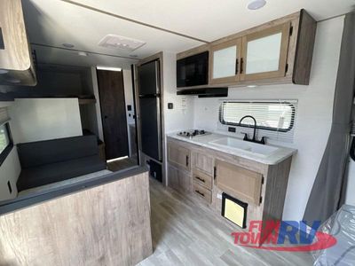 2025 Gulf Stream RV Kingsport Ultra Lite - Photo 11