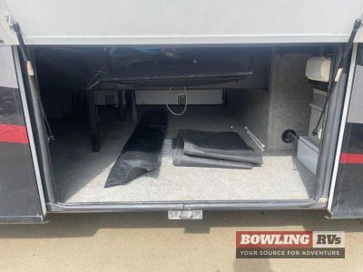 2002 Dutch Star 3852 — engine compartment view