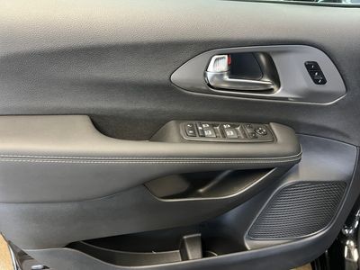 2026 Chrysler Pacifica — photo 8 view