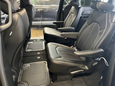 2026 Chrysler Pacifica — photo 10 view