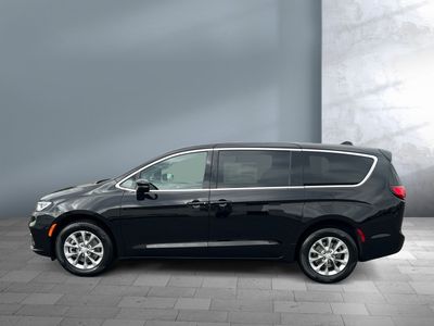 2026 Chrysler Pacifica — detail view