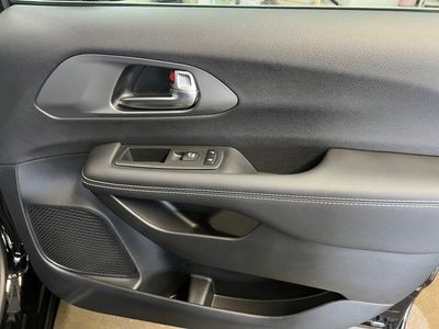 2026 Chrysler Pacifica — photo 14 view