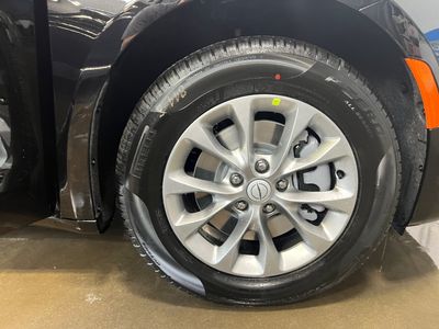 2026 Chrysler Pacifica — photo 13 view
