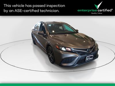 2024 Toyota Camry SE Auto — front three-quarter view