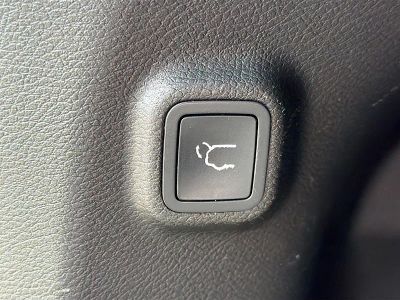 2019 Jeep Cherokee — photo 12 view