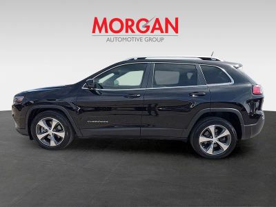 2019 Jeep Cherokee — engine compartment view