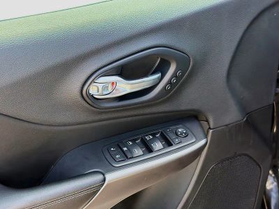 2019 Jeep Cherokee — photo 22 view