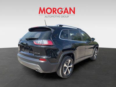 2019 Jeep Cherokee — rear three-quarter view