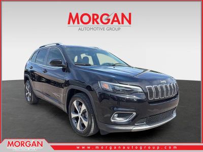 2019 Jeep Cherokee Limited in Diamond Black Crystal Pearlcoat — front three-quarter view