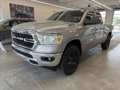 2021 RAM 1500 Big Horn Quad Cab 4x4 6'4' Box in Billet Silver Metallic Clearcoat — front three-quarter view