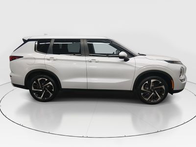 2023 Mitsubishi Outlander - Photo 8