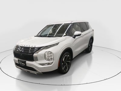 2023 Mitsubishi Outlander - Photo 3