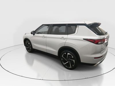 2023 Mitsubishi Outlander - Photo 4