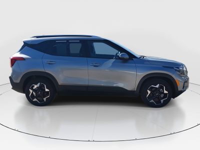 2025 Kia Seltos — photo 8 view