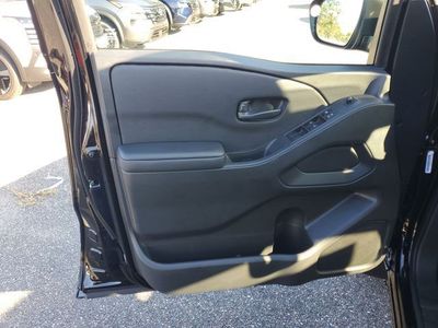 2026 Nissan Frontier — detail view