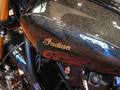 2026 Indian Motorcycle 101 Scout Black Crystal with Super Graphite — photo 9 view