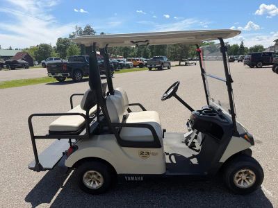 2017 Yamaha DRIVE 2 — engine compartment view