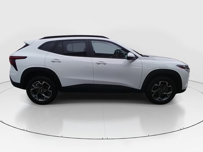 2025 Chevrolet Trax — photo 8 view