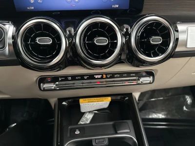 2026 Mercedes-Benz GLB — photo 17 view