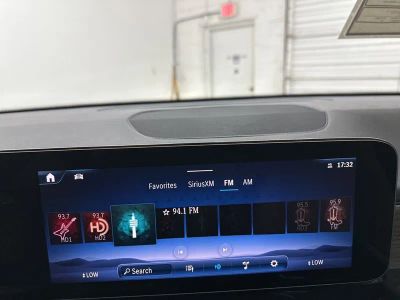 2026 Mercedes-Benz GLB — photo 14 view