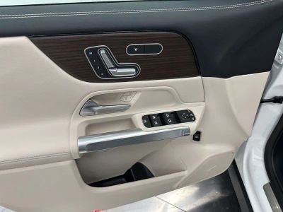 2026 Mercedes-Benz GLB — photo 11 view