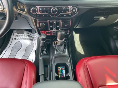 2024 Jeep Wrangler — photo 13 view