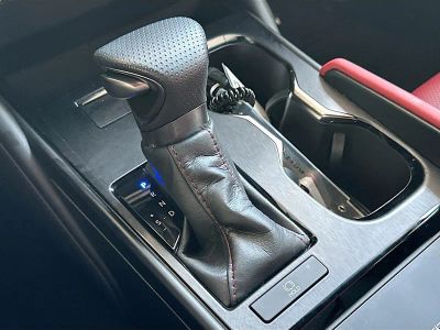 2024 Lexus ES — photo 17 view