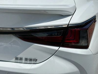 2024 Lexus ES — photo 33 view