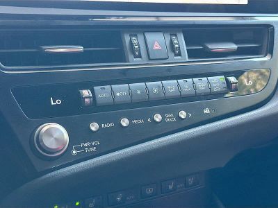 2024 Lexus ES — photo 16 view