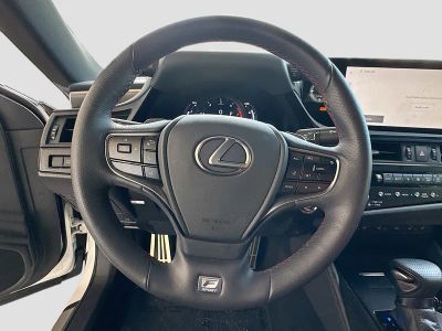 2024 Lexus ES — photo 11 view