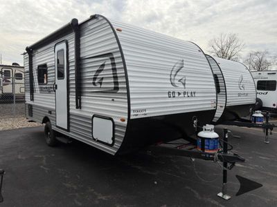 2026 Wayfinder RV Go Play — front three-quarter view