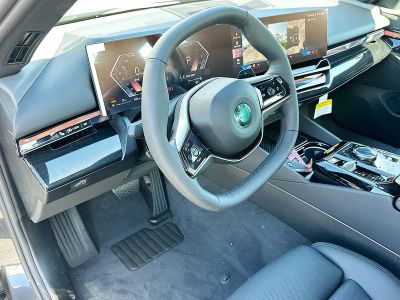 2026 BMW 5 Series — photo 7 view