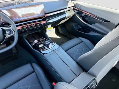 2026 BMW 5 Series — photo 18 view