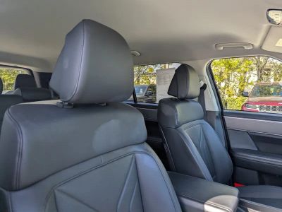 2025 Hyundai Santa Fe — photo 11 view